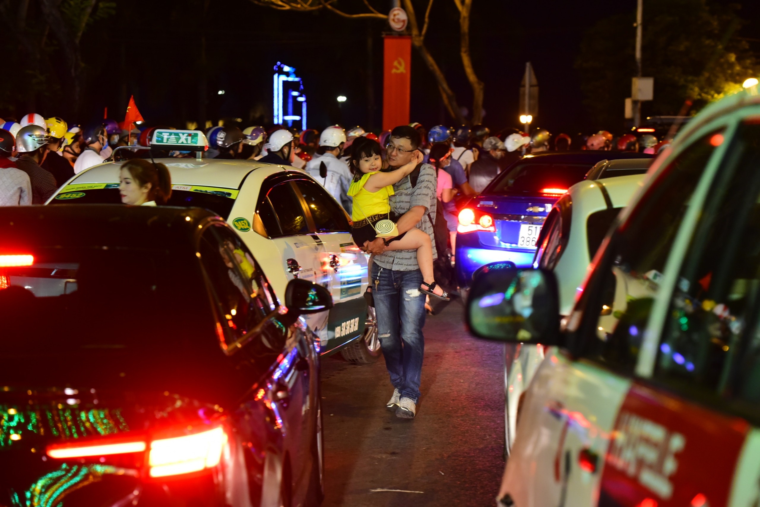 Dân Sài Gòn đón giao thừa ảnh 15 Dan Sai Gon don giao thua anh 15