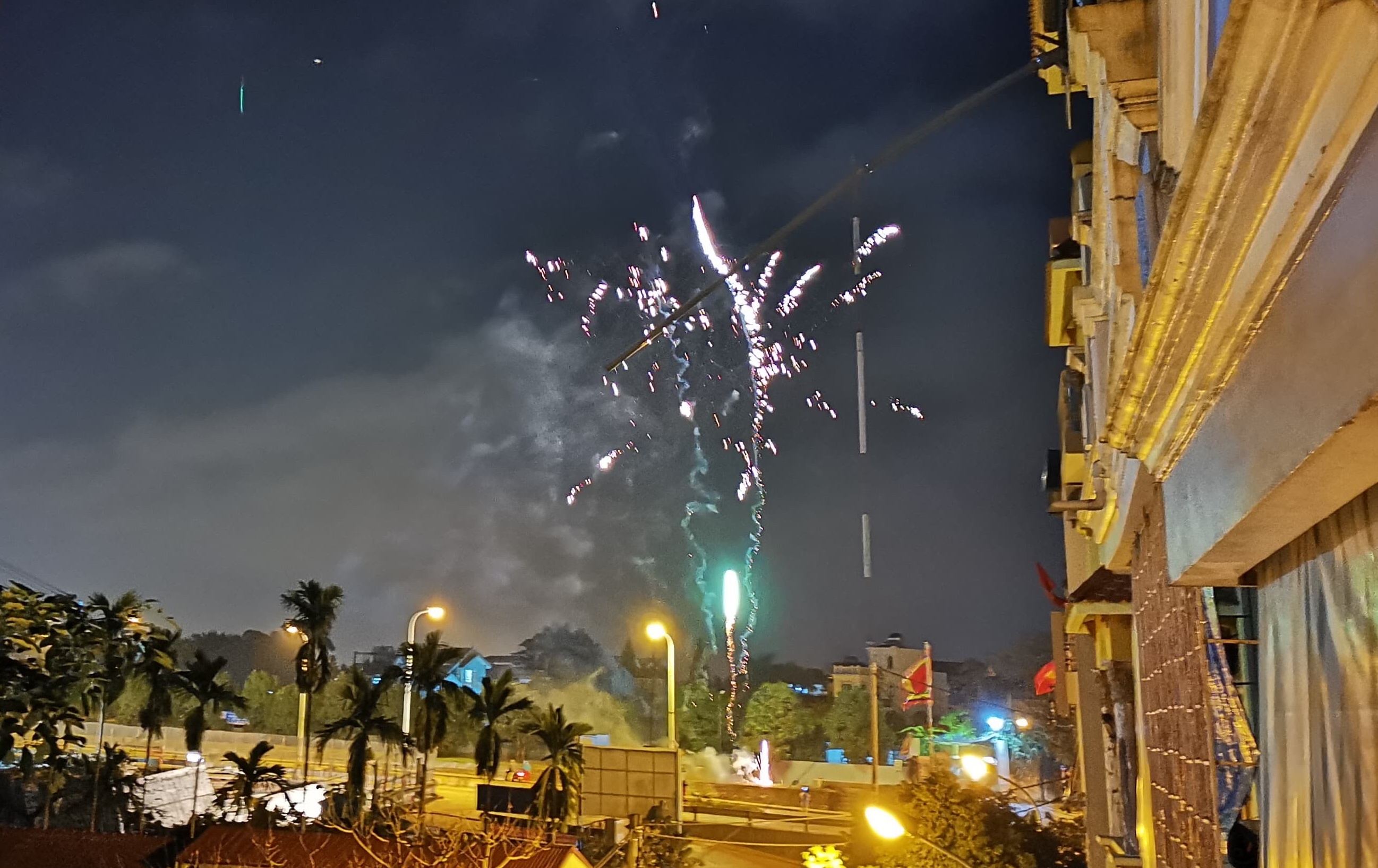 Nhieu dia phuong bat luc truoc cac tran dia phao tu phat cua dan hinh anh