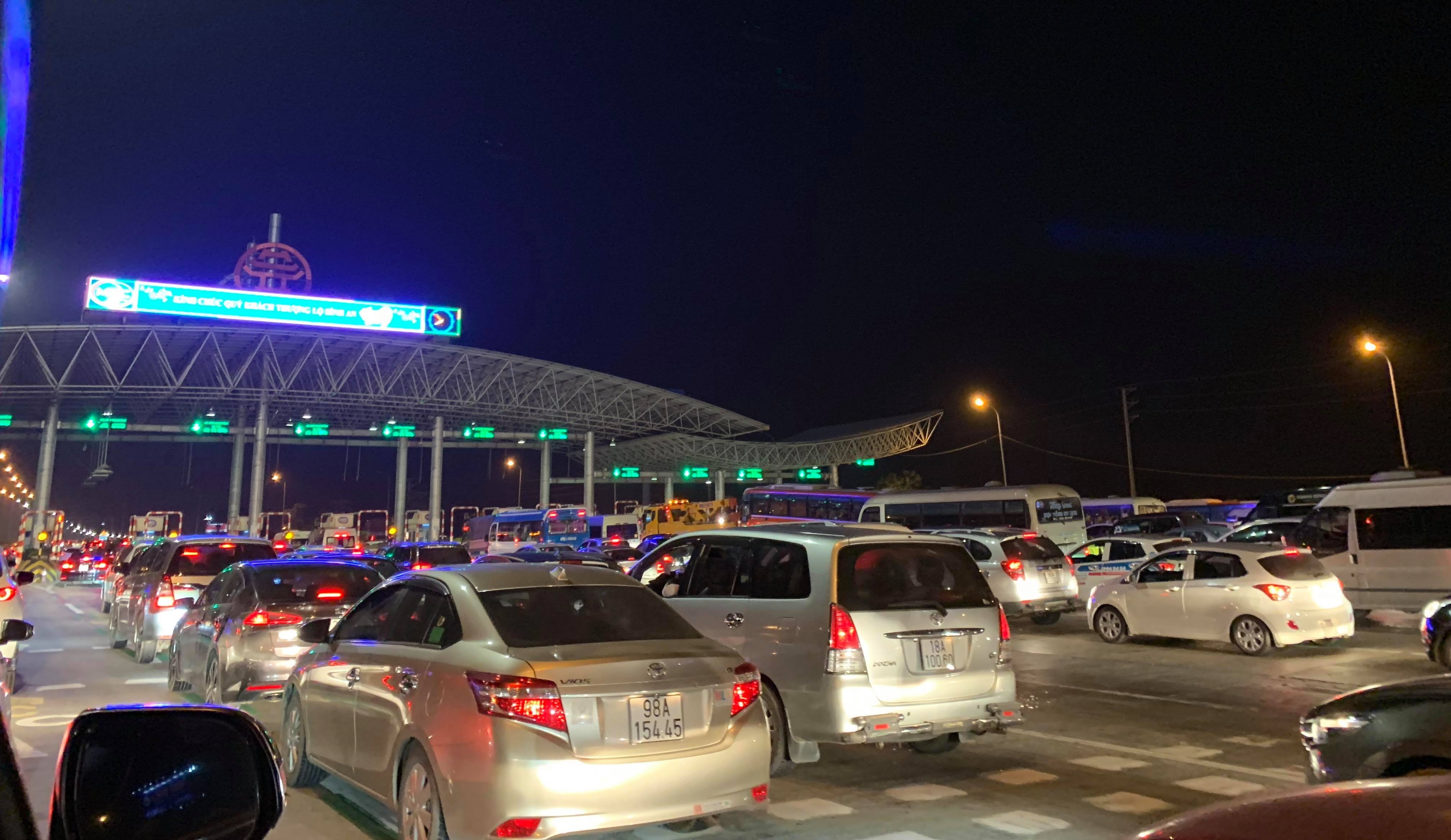 Cao toc Phap Van un tac hang km do luong xe tang gap doi ngay thuong hinh anh