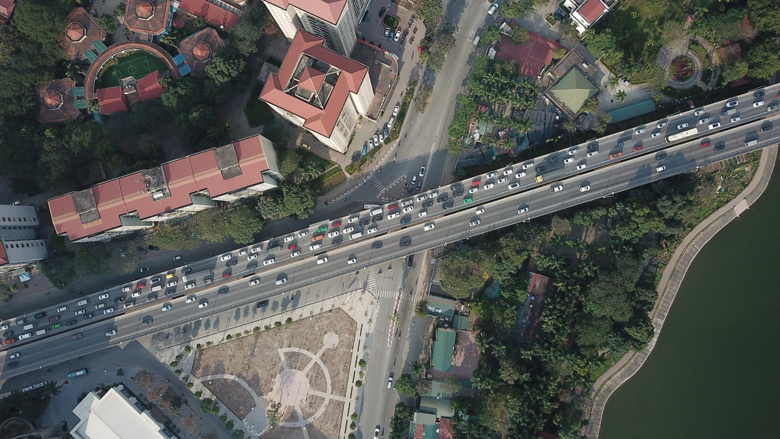 Tac duong cua ngo Ha Noi anh 2