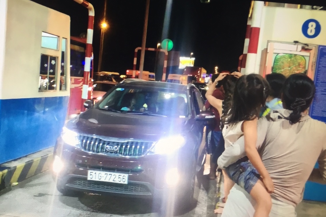 VEC thua nhan khong du co so phap ly 'cam cua' oto di tren cao toc hinh anh