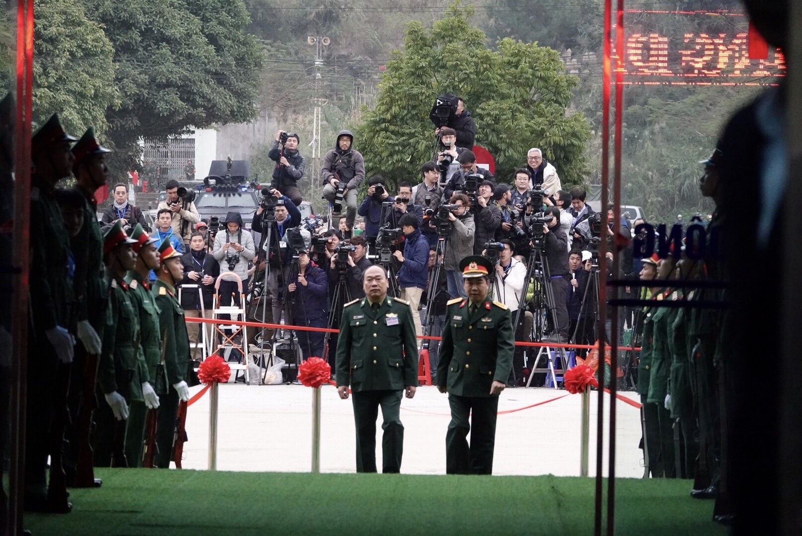 phong vien truc chien ga Dong Dang anh 6