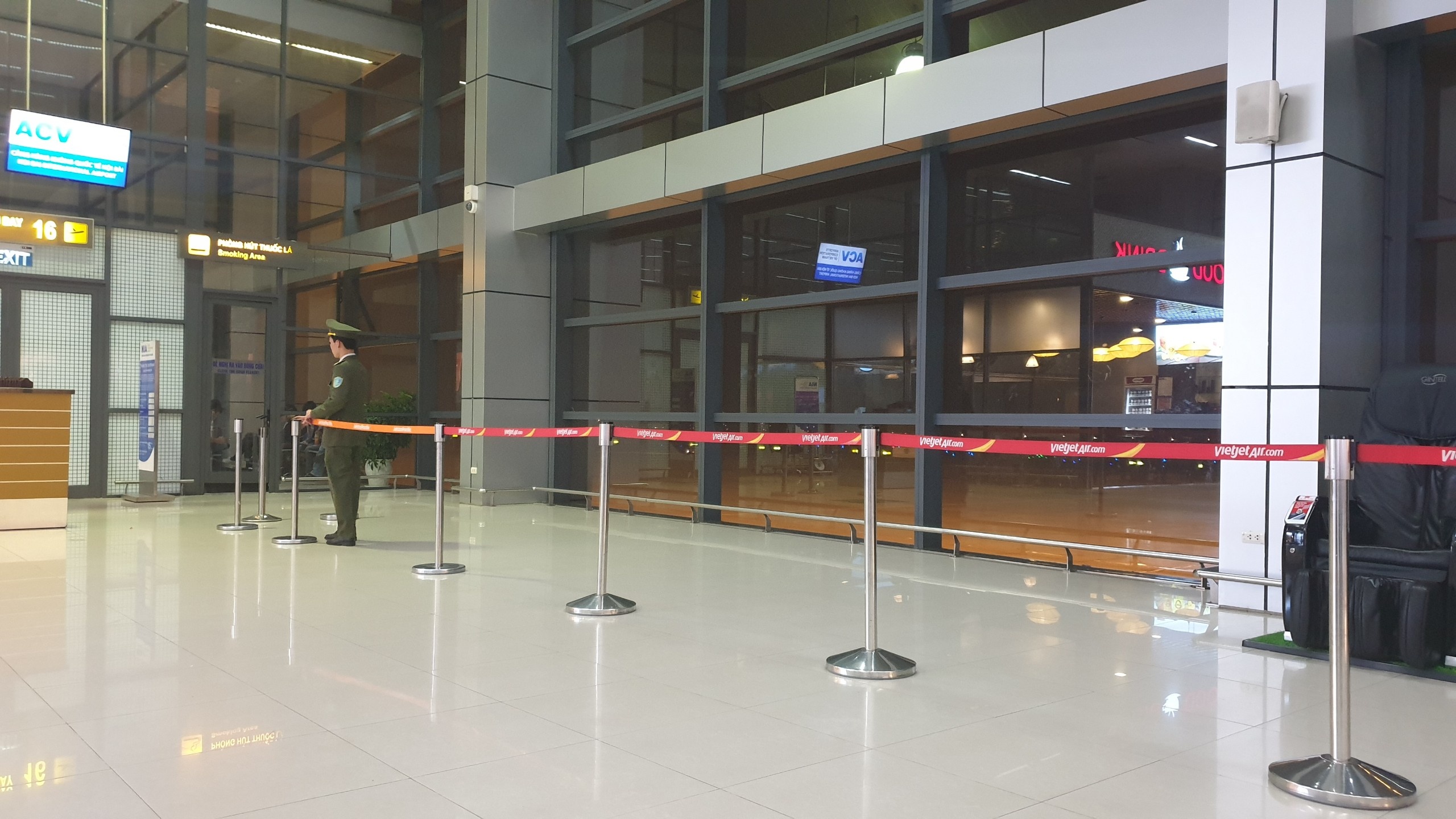 don tong thong My san bay Noi Bai anh 9