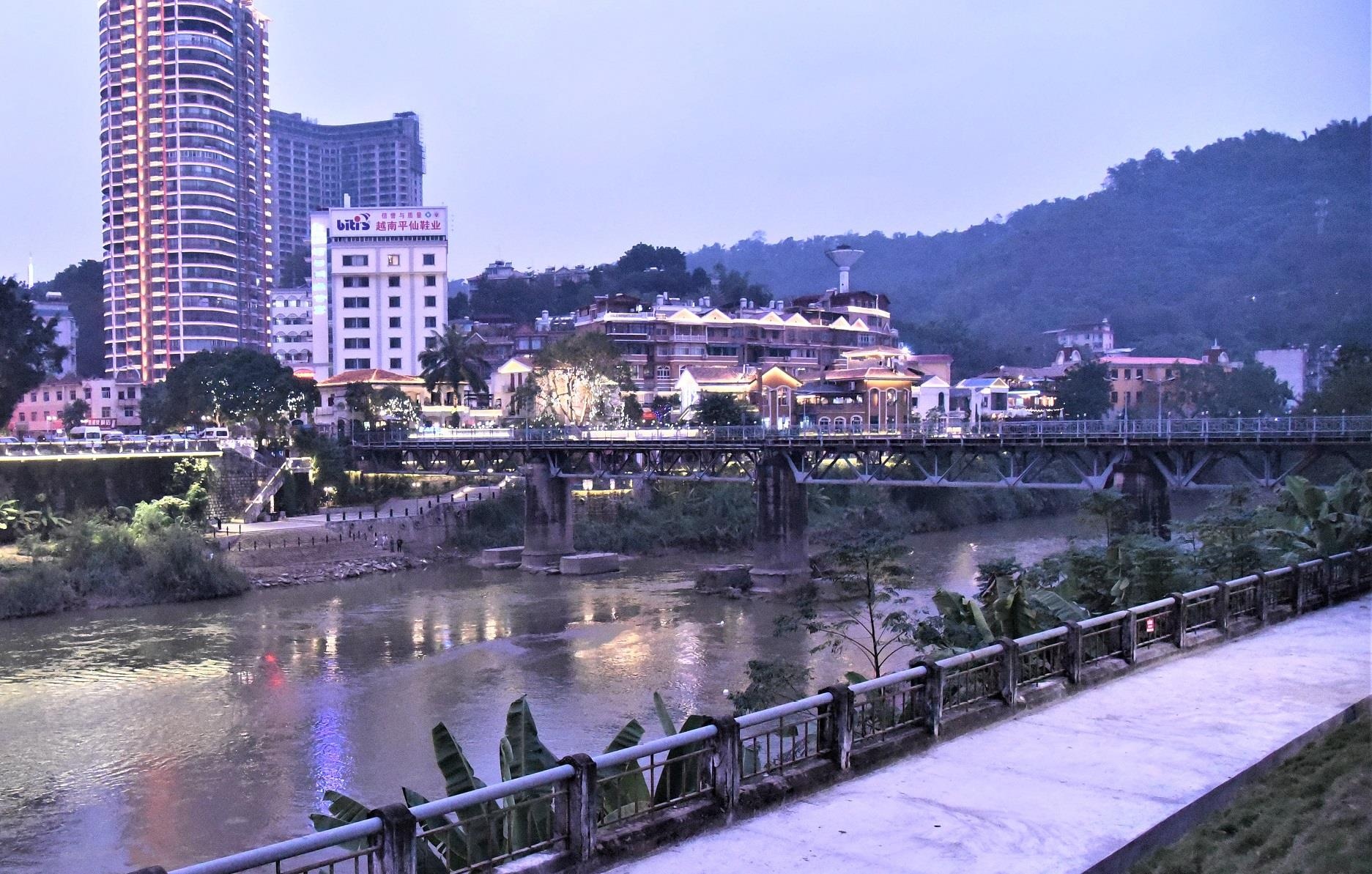 Nghien cuu lam duong sat Hai Phong - Trung Quoc toc do 160 km/h hinh anh