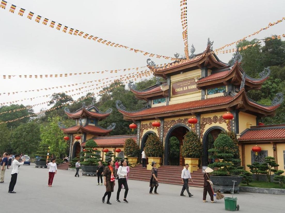 Toan canh chua Ba Vang nhin tu flycam hinh anh