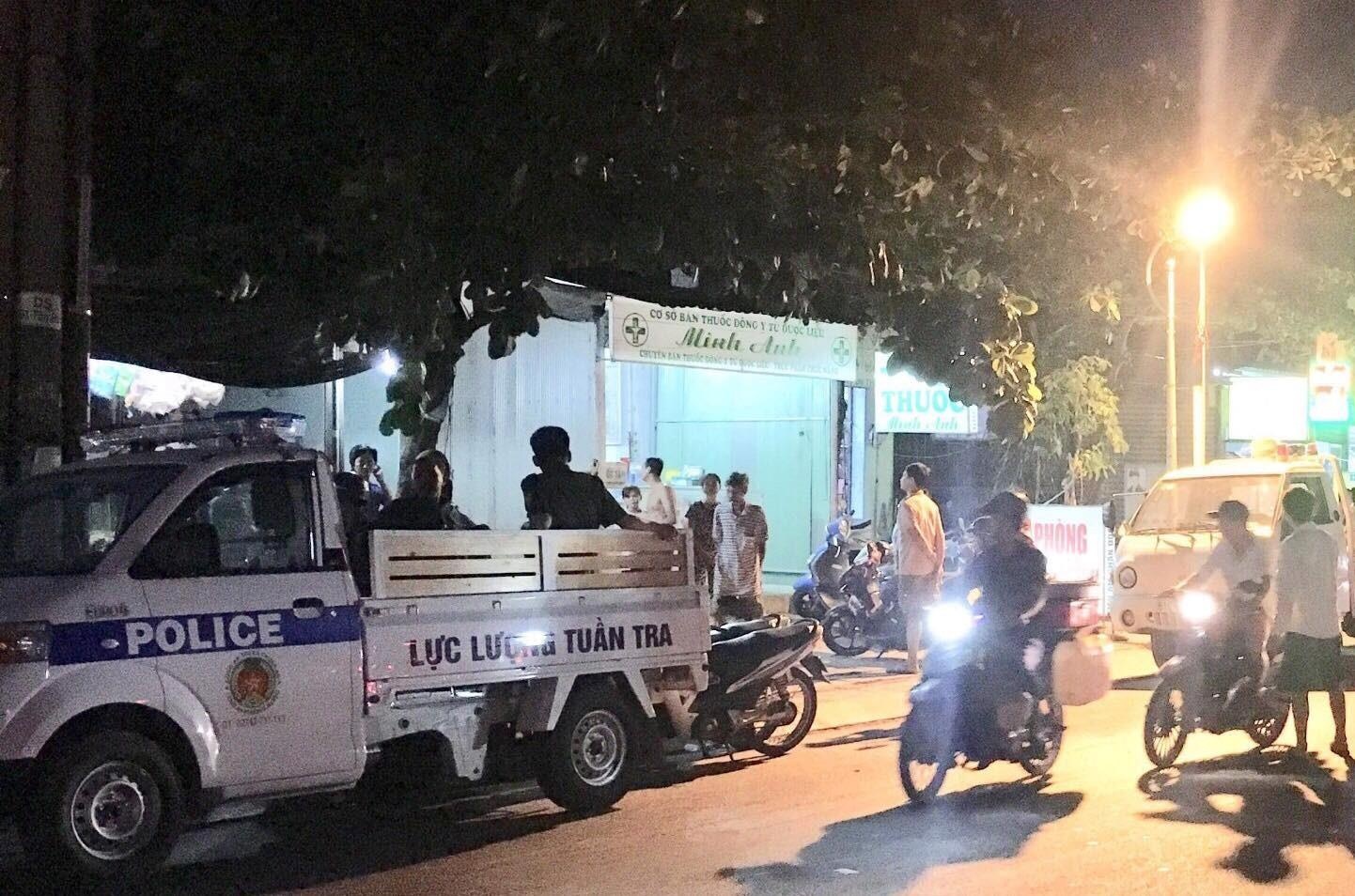 Me phat hien con trai chet trong tu the treo co o phong tro hinh anh