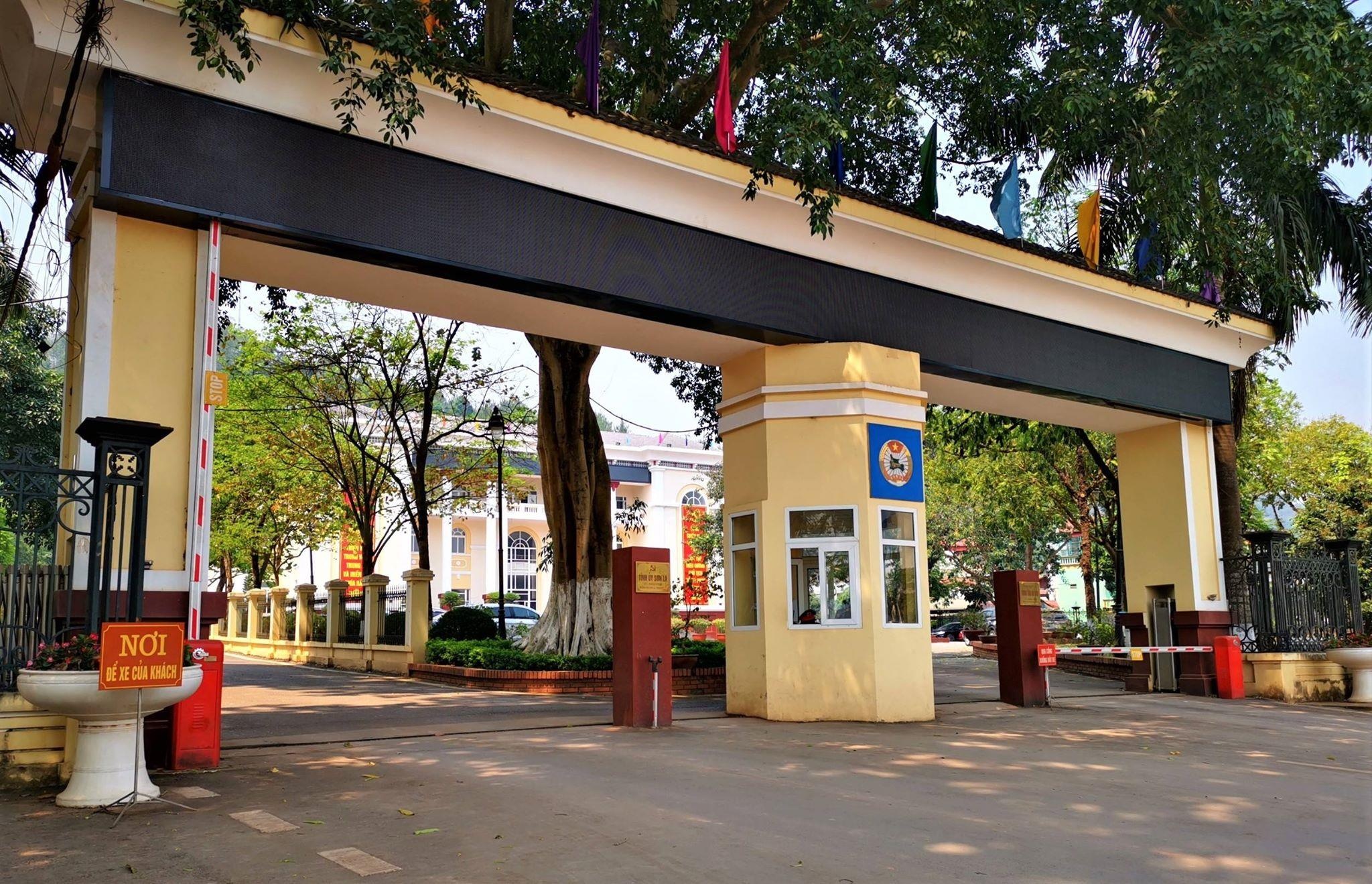 Lanh dao Son La bi nghi sua diem cho con du lop tap huan can bo nguon hinh anh