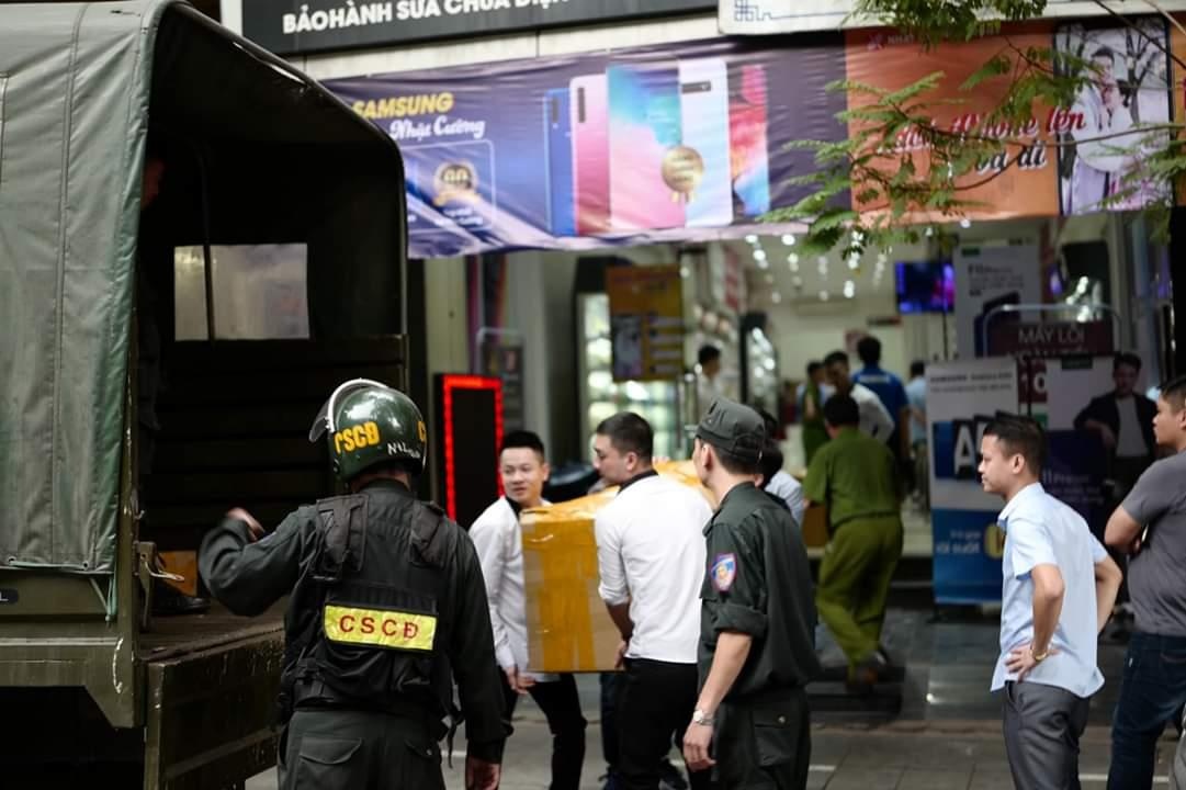 Cong an kham xet Nhat Cuong mobile anh 1