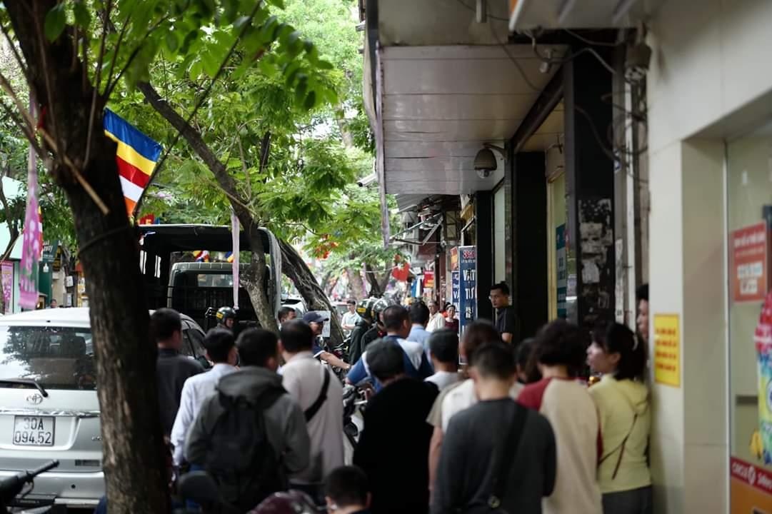 Cong an kham xet Nhat Cuong mobile anh 11