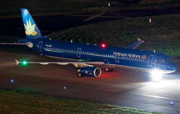 Hanh khach doi thau dem vi may bay 2 lan phat sinh canh bao ky thuat hinh anh