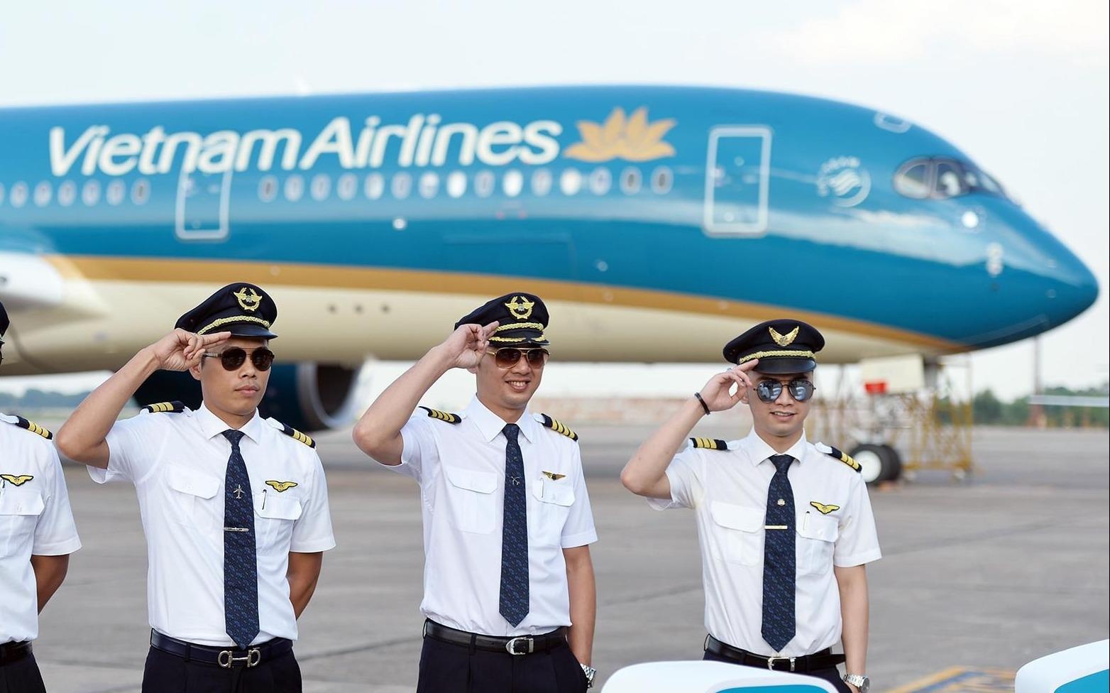 Bo GTVT yeu cau giai trinh viec loi keo nhan luc cua Vietnam Airlines hinh anh