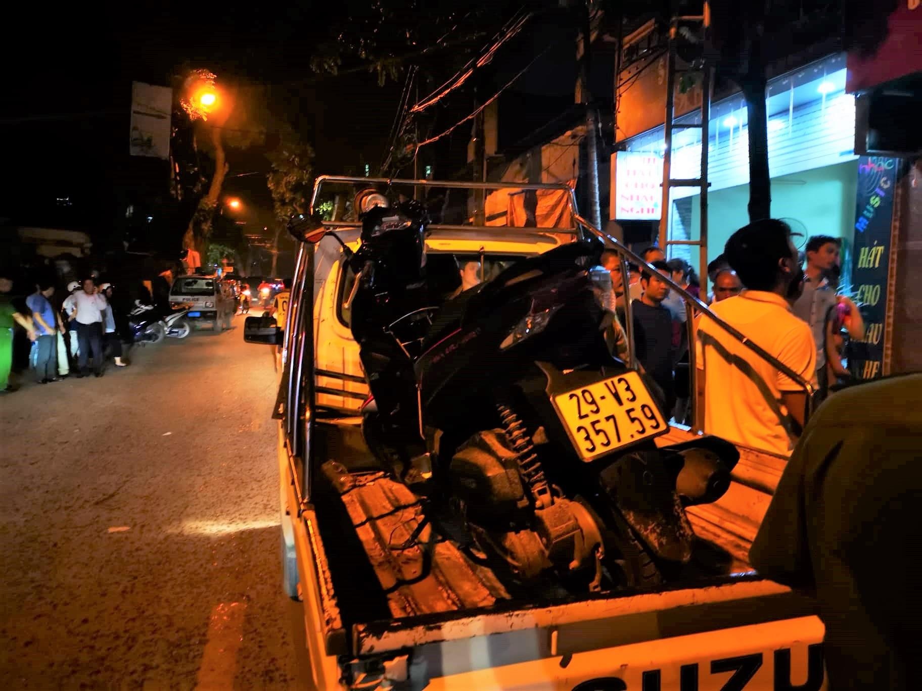 thanh nien bat chu tiem lam con tin anh 3