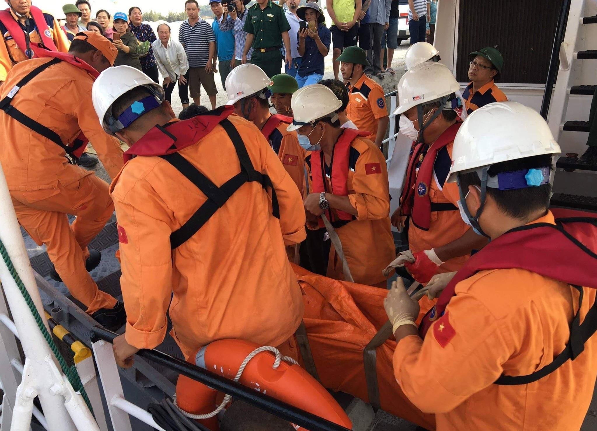 Bo GTVT de nghi Bo Quoc phong ho tro tim kiem 9 ngu dan mat tich hinh anh