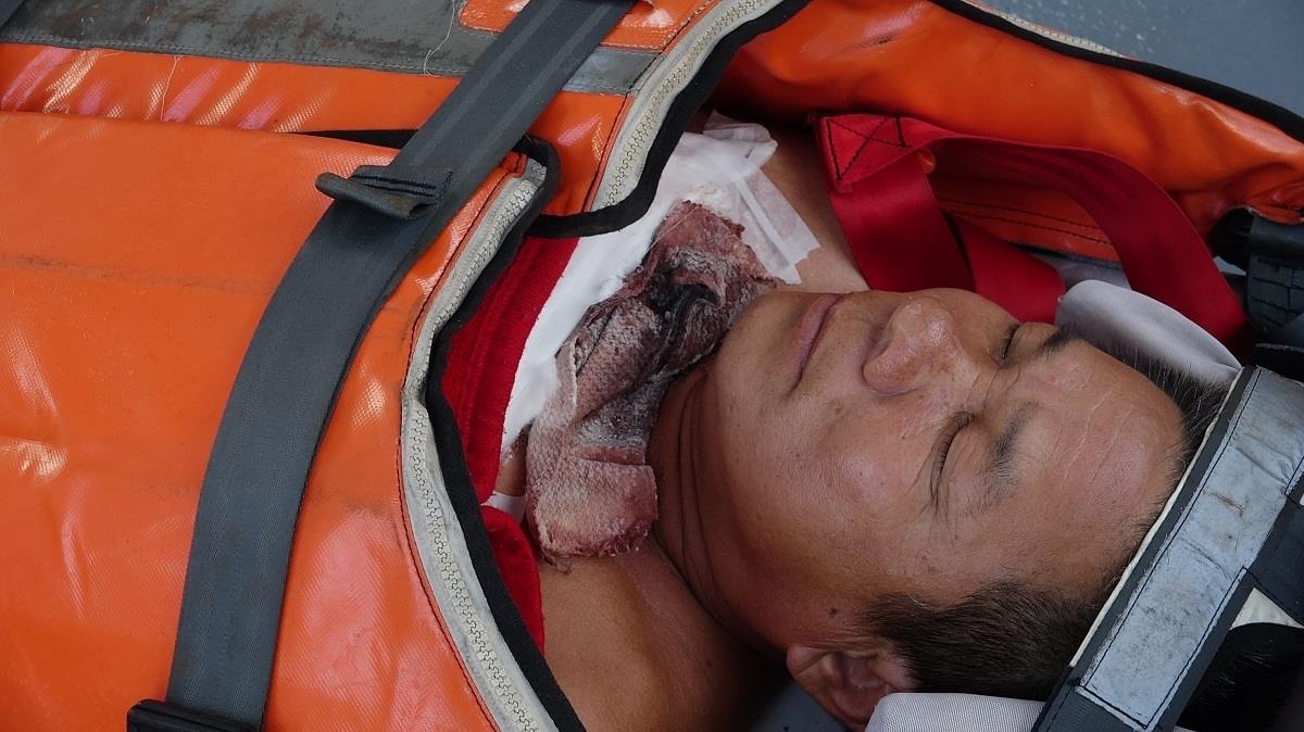 Vuot bien xuyen dem cuu thuyen truong tau ca bat tinh hinh anh