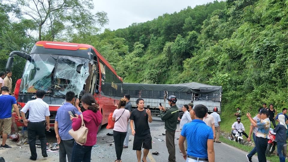 tai nạn quốc lộ 6 Hòa Bình ảnh 1 tai nan quoc lo 6 Hoa Binh anh 1