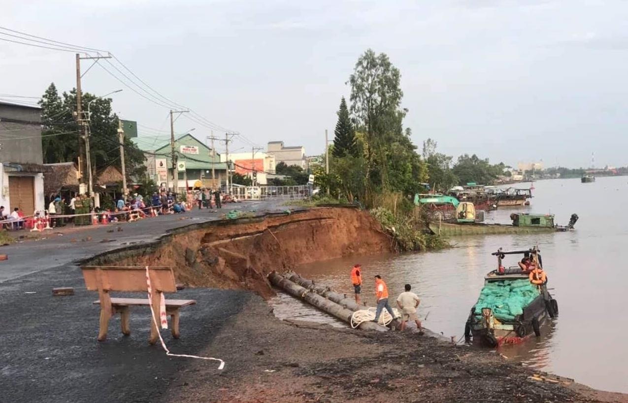 Quoc lo 91 sup xuong song, An Giang ban bo tinh huong khan cap hinh anh