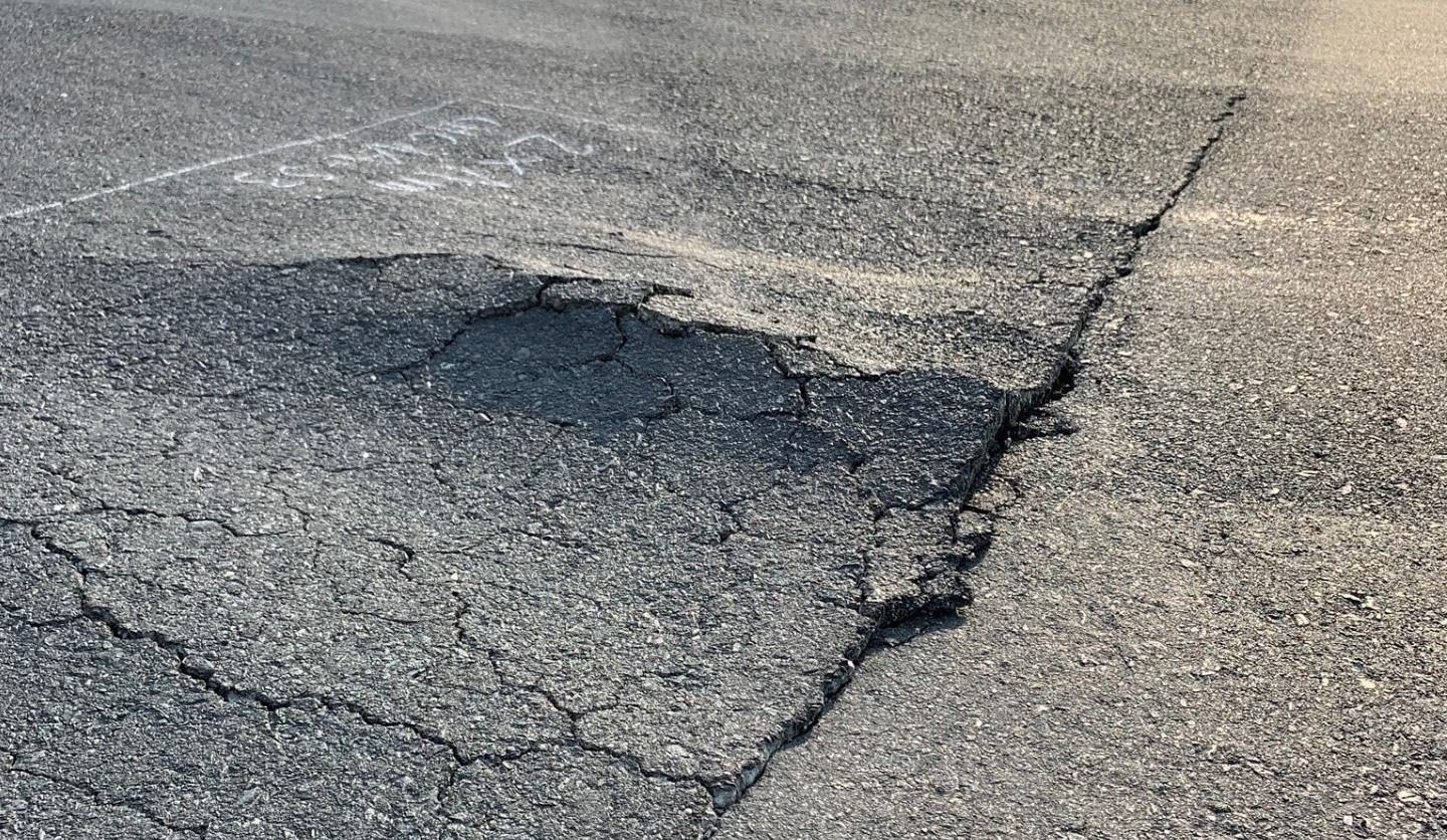 Duong bang Noi Bai ran nut, co the phai dung khai thac bat cu luc nao hinh anh