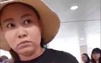 Nu cong an gay roi tai san bay Tan Son Nhat bi phat 200.000 dong hinh anh