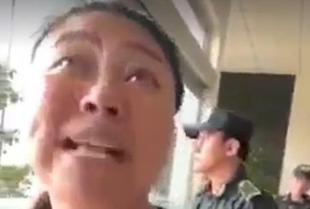 nữ hành khách chửi bới tại sân bay ảnh 1 nu hanh khach chui boi tai san bay anh 1