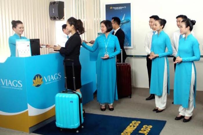 Le Thi Hien gay roi tai san bay anh 1