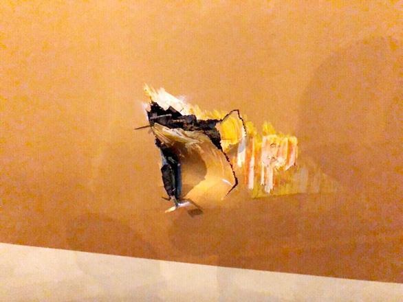 xe thang dam rach than may bay anh 1