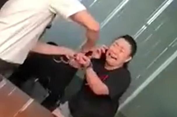 cam bay dai uy Le Thi Hien anh 1