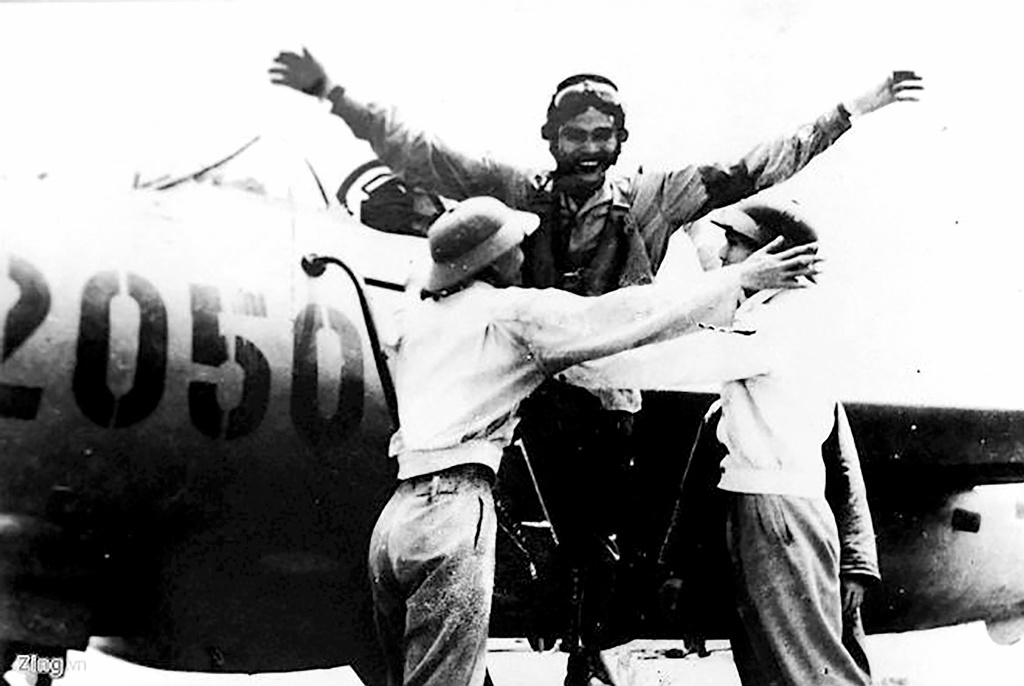 Anh hung phi cong Nguyen Van Bay anh 5