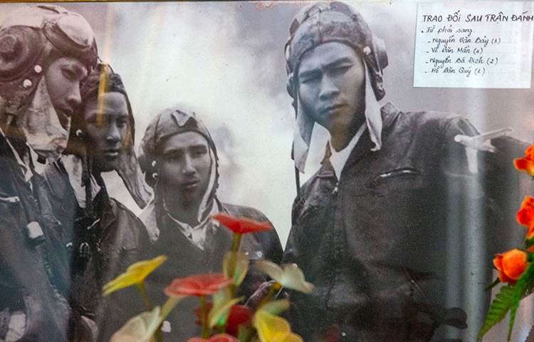 Anh hung phi cong Nguyen Van Bay anh 2