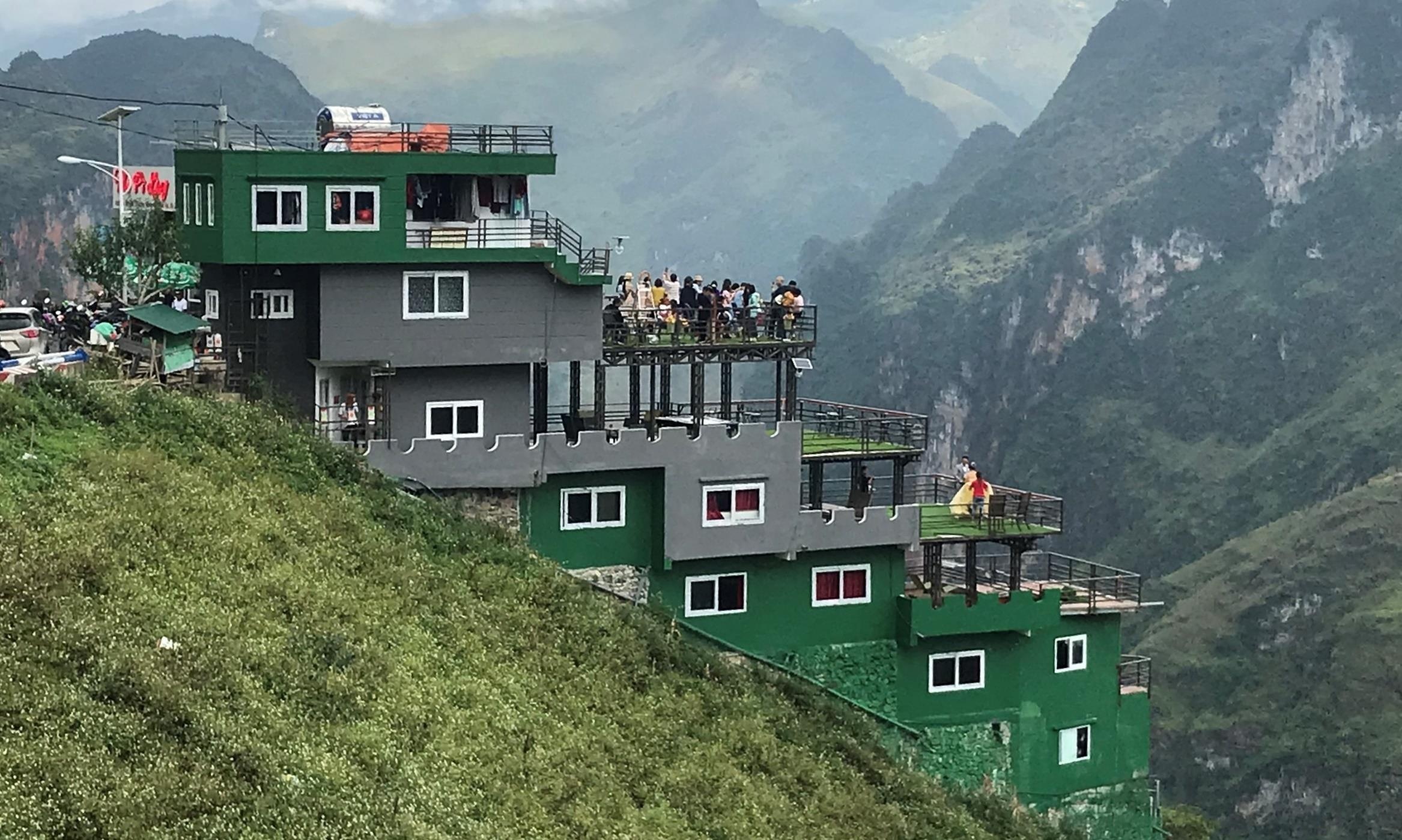 Nha nghi Ma Pi Leng duoc son xanh sau de xuat thao do hinh anh