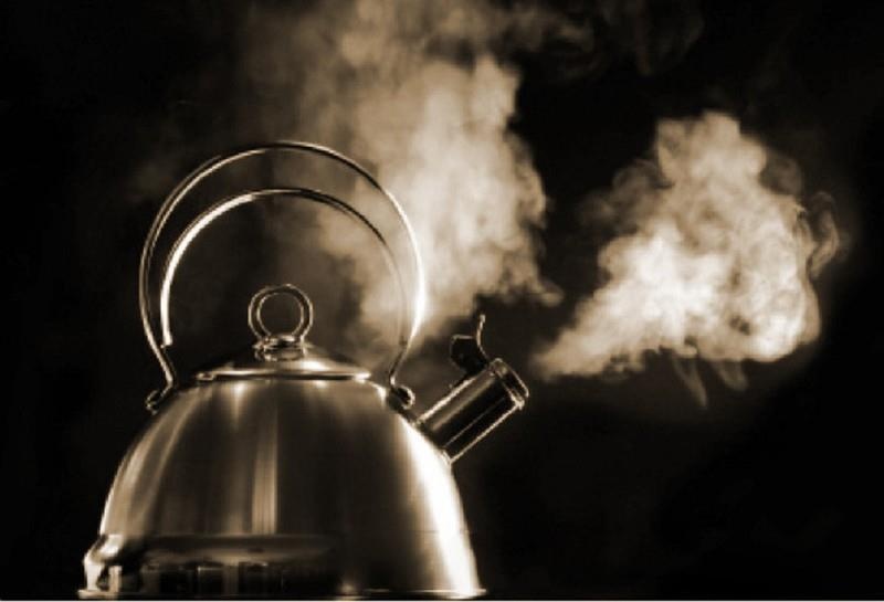 Tat nuoc soi vao trai vien co so giao duc de tra thu hinh anh