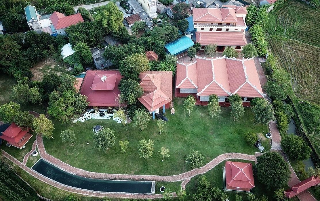 Biet phu, trang trai duoc su Toan xay dung ben canh chua Nga Hoang hinh anh