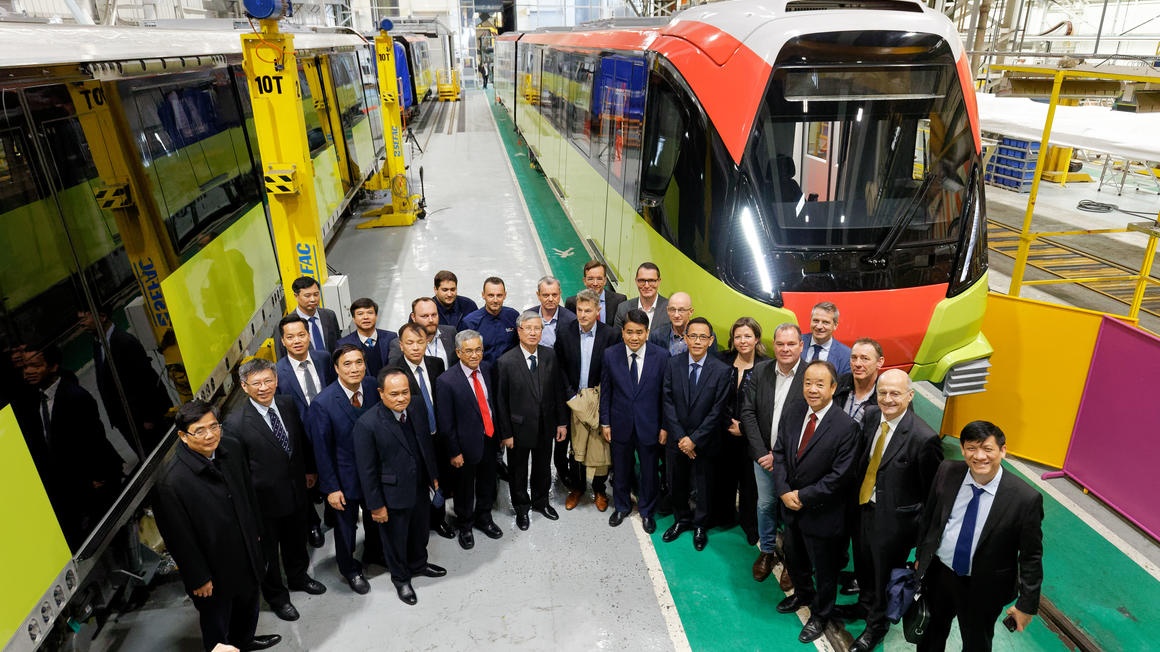 doan tau Metro Nhon - Ga Ha Noi anh 1