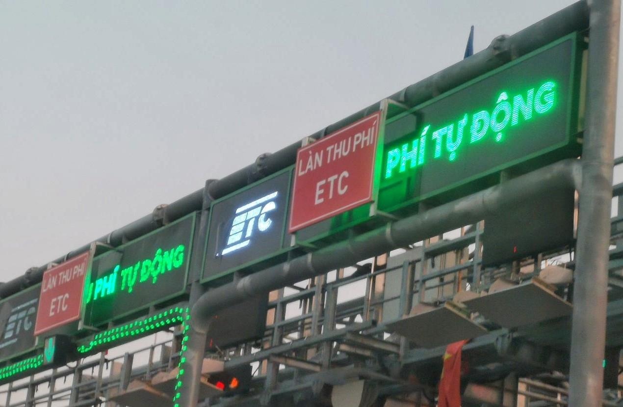 De nghi xu phat oto co tinh di vao lan thu phi khong dung hinh anh