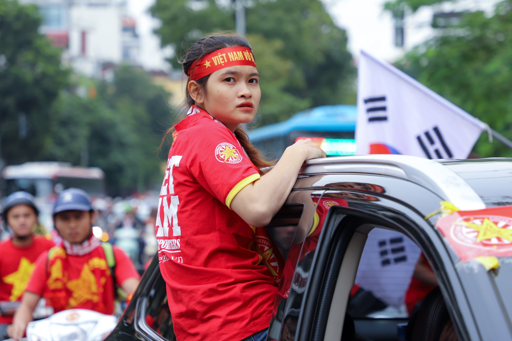 Cổ động viên diễu hành quanh Hồ Gươm ảnh 12 Co dong vien dieu hanh quanh Ho Guom anh 12