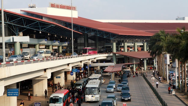Phong xe may len nha ga Noi Bai, mot nguoi tu vong hinh anh