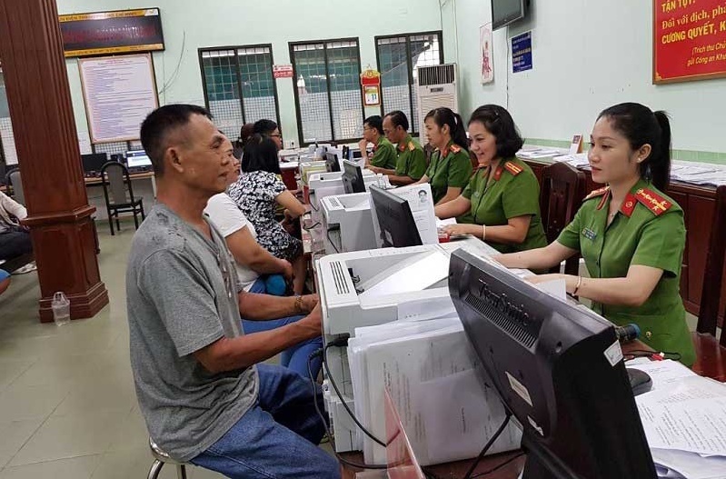 Gap phien phuc khi su dung can cuoc cong dan hinh anh