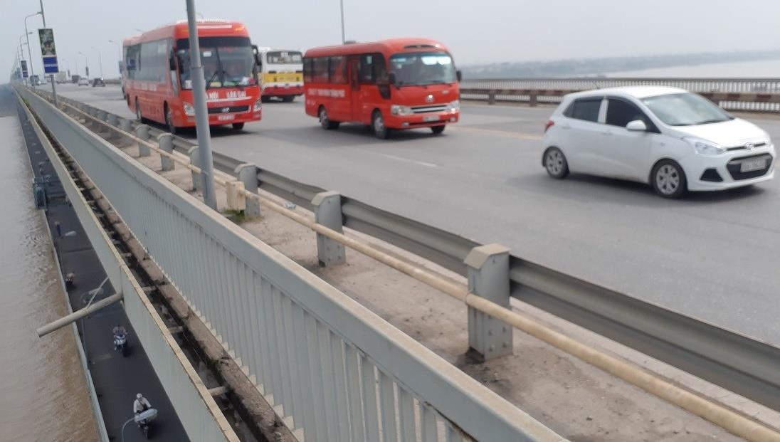 Sua mat cau Thang Long theo cong nghe My hinh anh