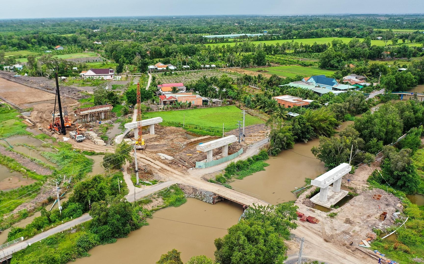 Giai ngan hon 2.100 ty dong cho du an Trung Luong - My Thuan hinh anh