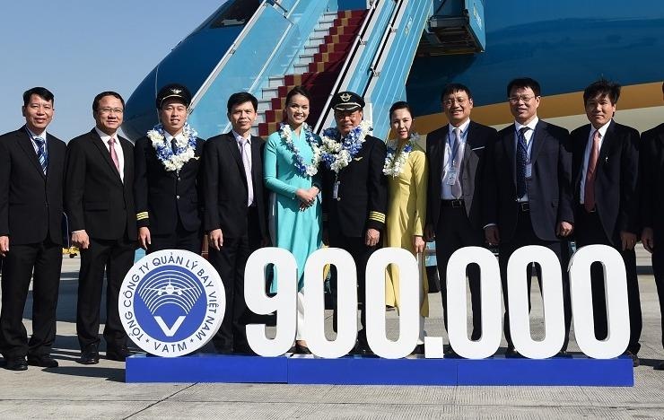 Viet Nam dieu hanh 970.000 chuyen bay an toan trong nam 2019 hinh anh