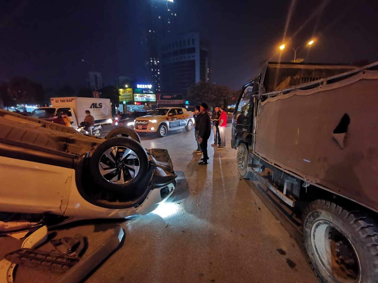 Honda CRV tai nan trong dem  SEA Games anh 5