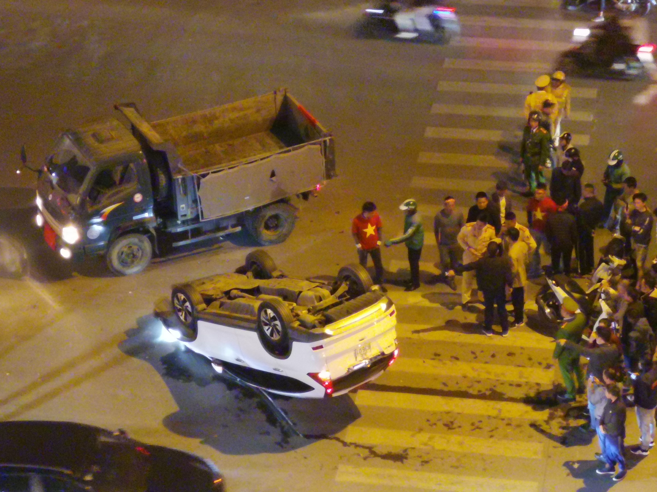 Honda CRV tai nan trong dem  SEA Games anh 4