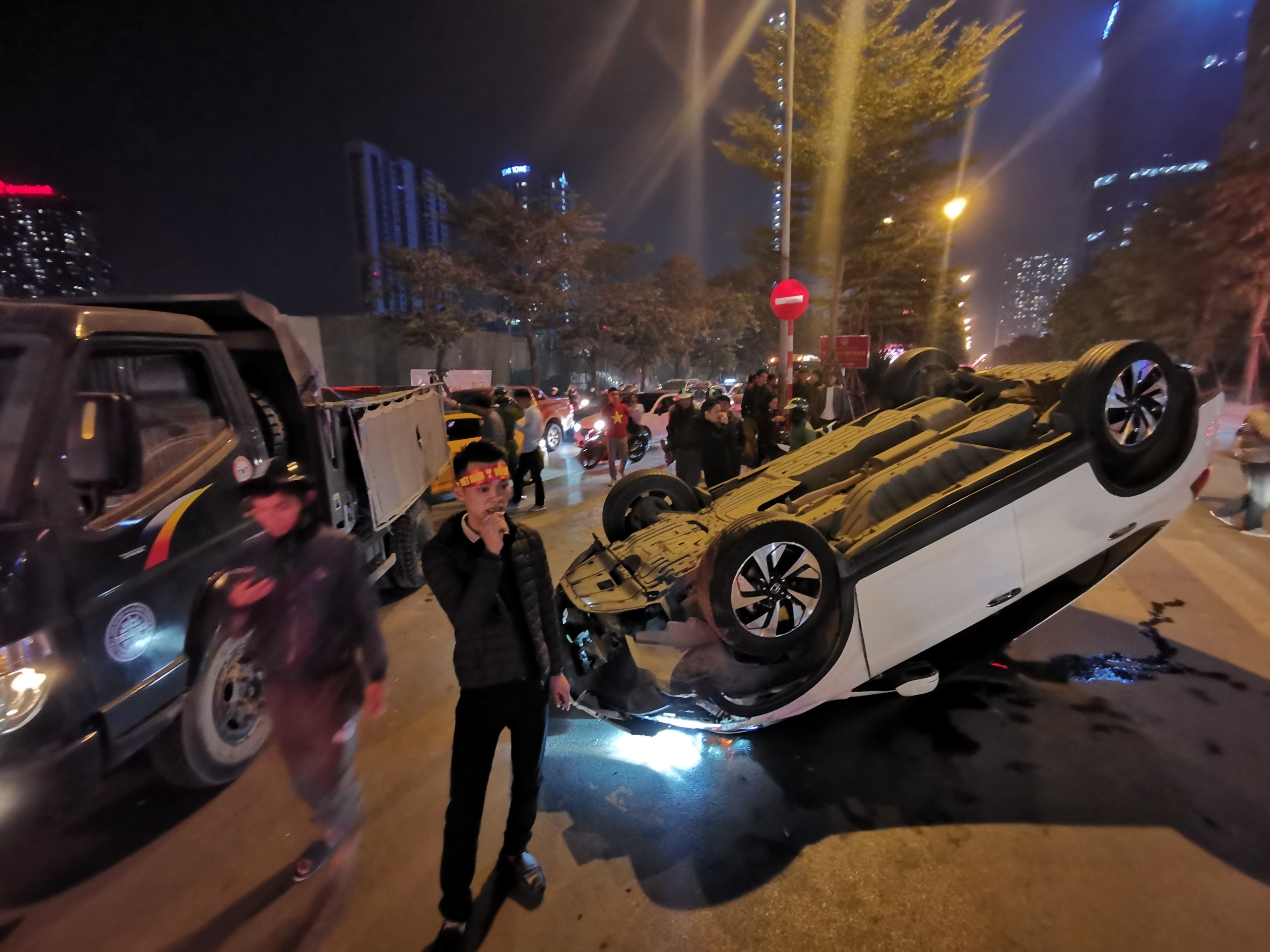 Honda CRV tai nan trong dem  SEA Games anh 1