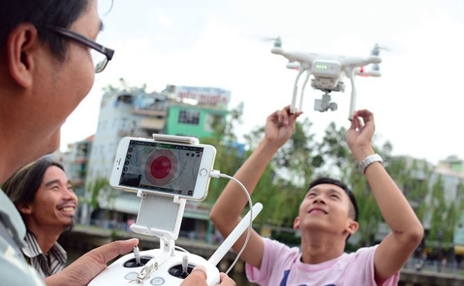 Yeu cau nguoi so huu flycam khai bao, dang ky tai dia ban hinh anh