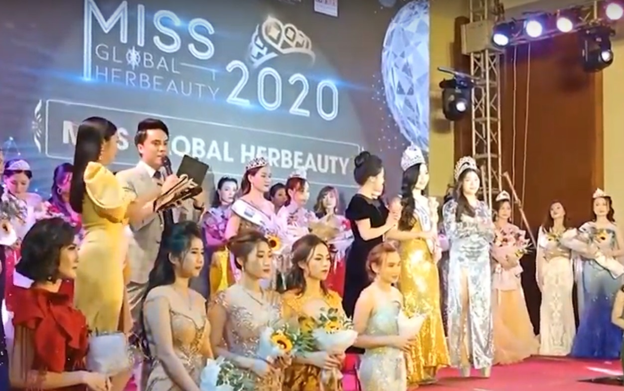 Thi hoa hau 'chui' tai khach san 5 sao hinh anh