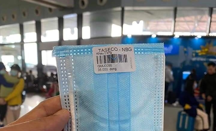 Khau trang 35.000 dong o san bay giua noi so virus corona hinh anh