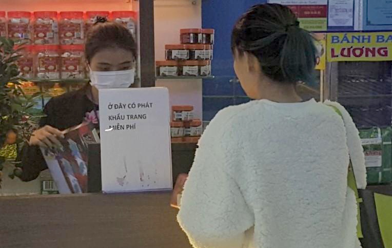 khau trang 35.000 dong tai san bay anh 2