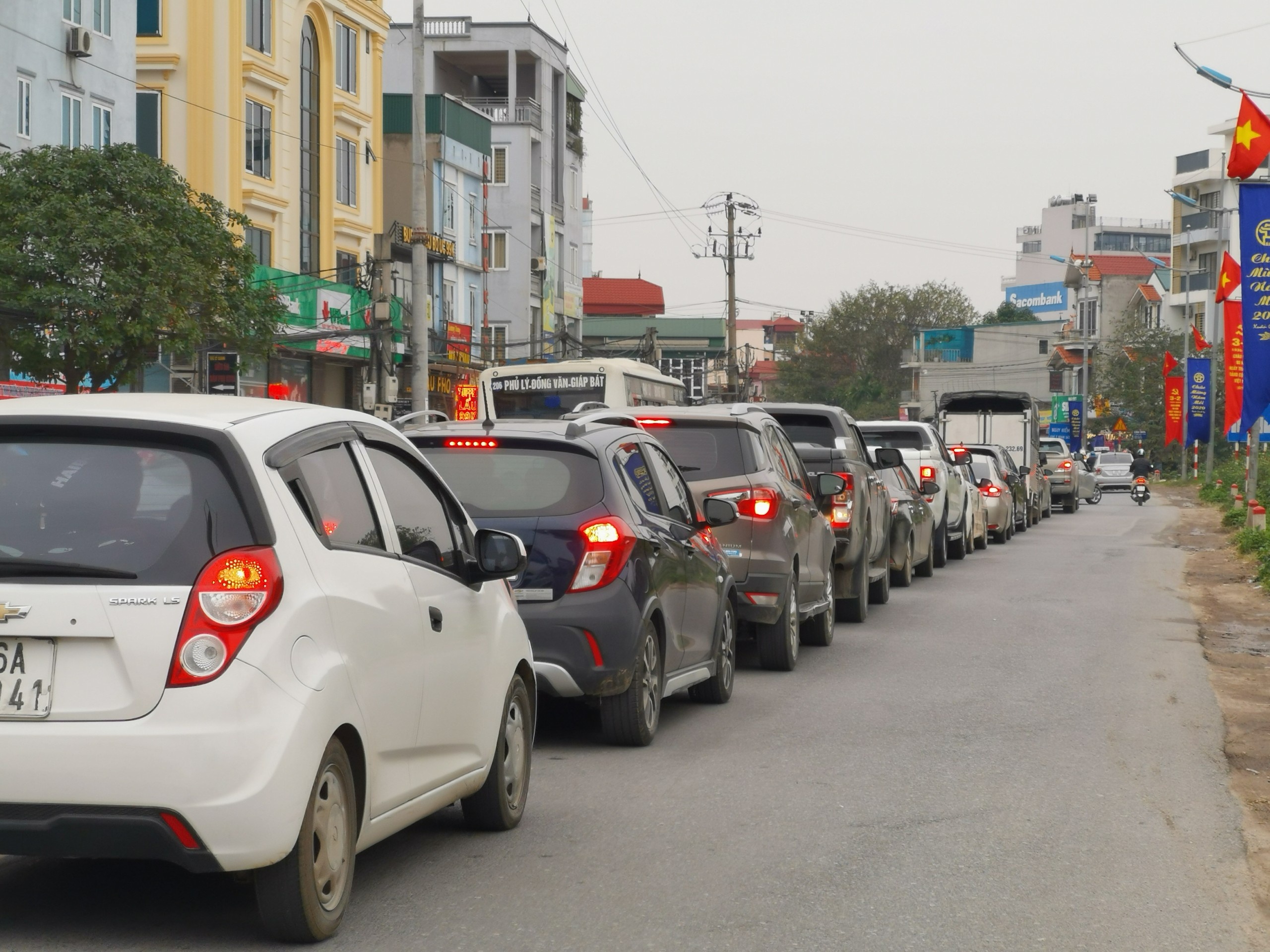 quoc lo 1 un tac Tet anh 7