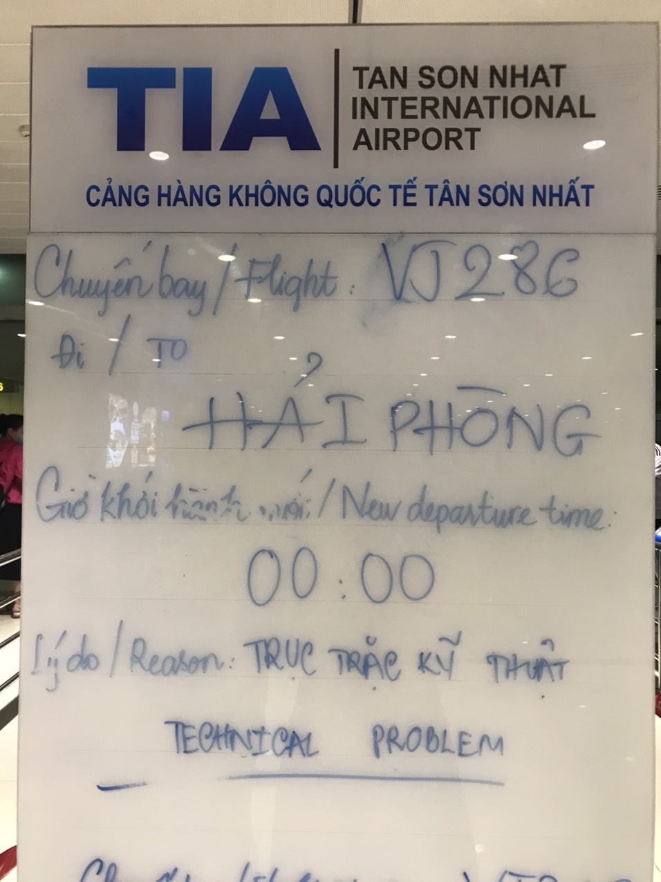 nu hanh khach khong xet nghiem corona anh 2