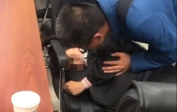 Nu khach phan bac viec tu choi xet nghiem virus corona hinh anh