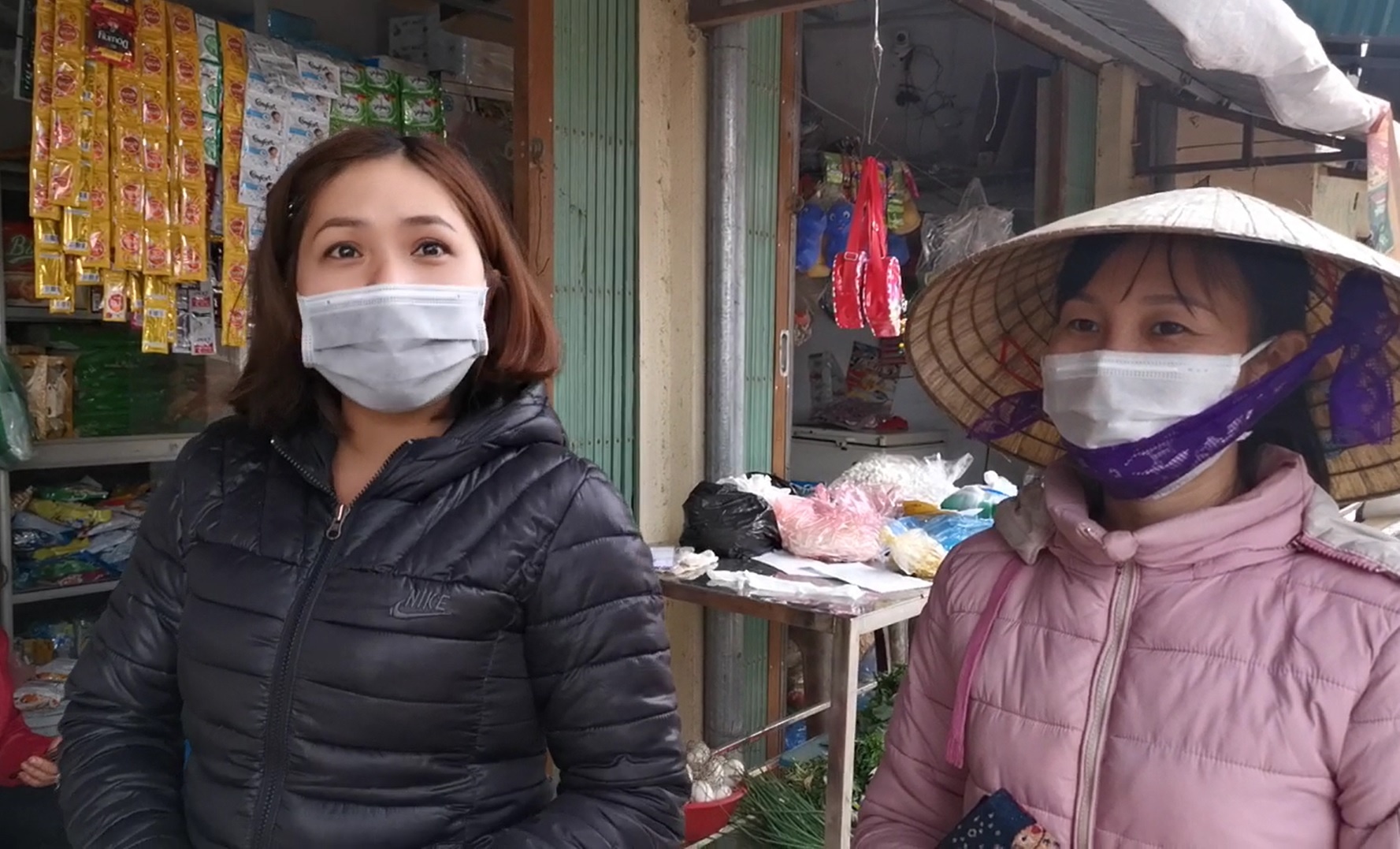 Lang dung hoi, hang xom ai ngai vi co nguoi nhiem virus corona hinh anh